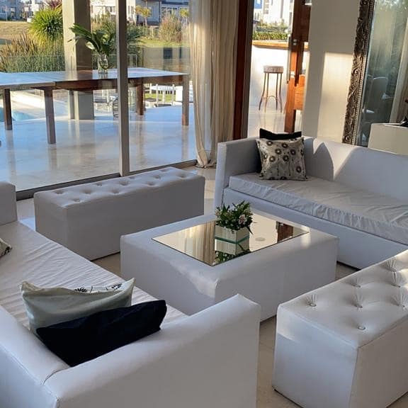 Living blanco de alquiler para eventos